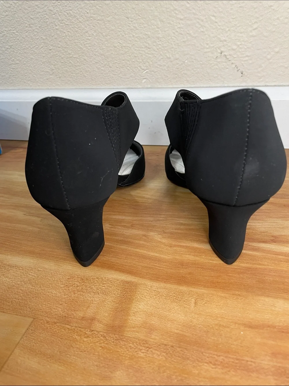 Easy Street Dashing Black Pumps (8.5)